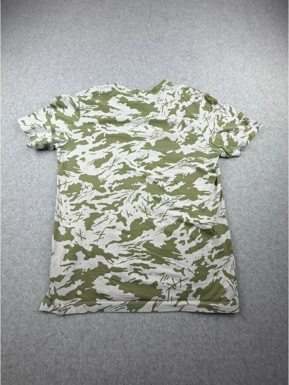 Nike The Nike Tee Mens Small S Green Camouflage Short Sleeve T Shirt DR7819-100